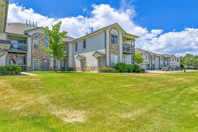 Building Photo - $2,100 - 2 Bed, 2 Bath Updated Townhome in...