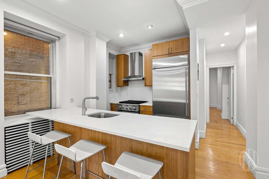 Building Photo - 26 E 63rd St