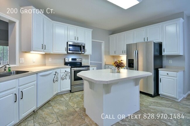 Building Photo - 200 Groton Ct