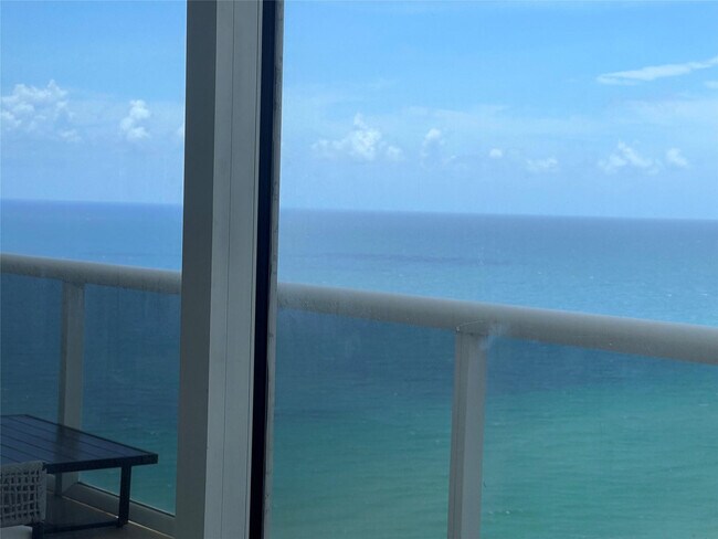 Building Photo - 1830 S Ocean Dr