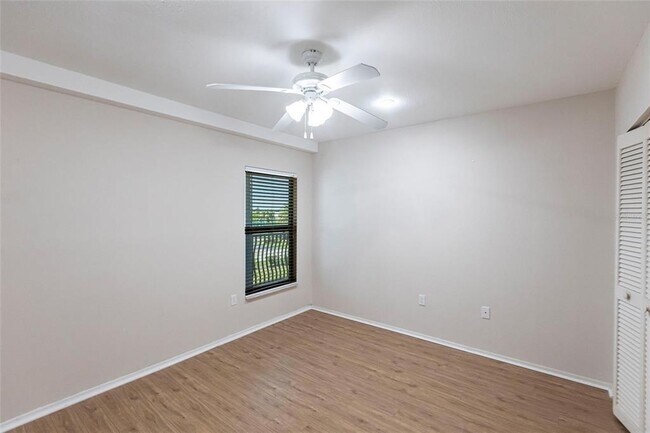 Building Photo - 1750 Jamaica Way