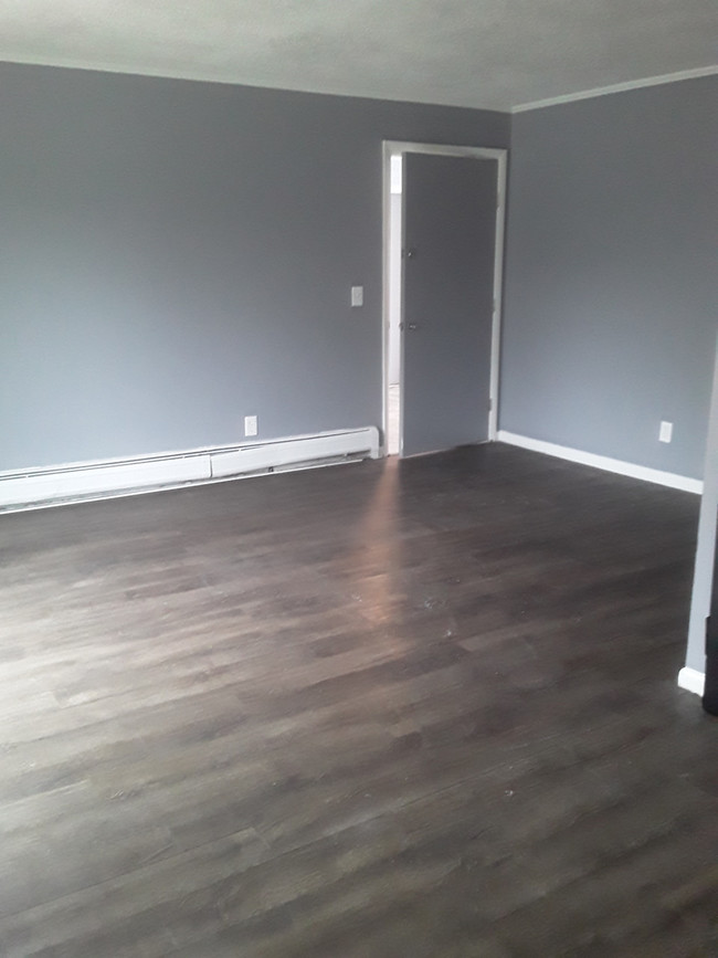 Building Photo - 2761 Queen City Apts