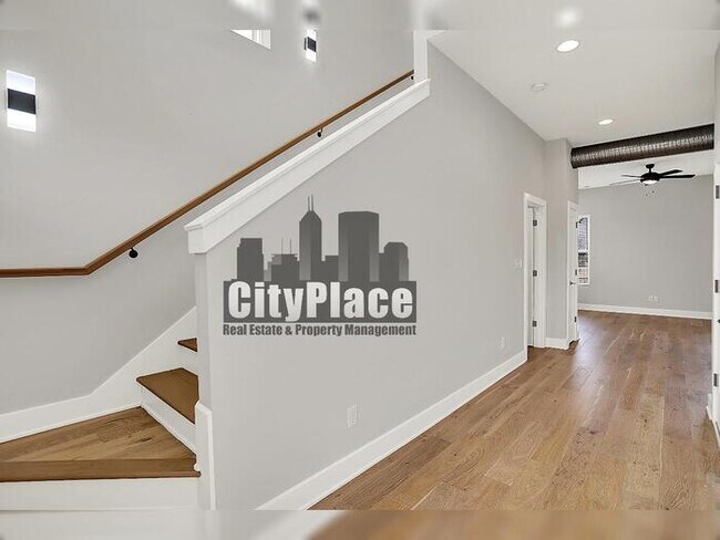 Building Photo - 2008 Yandes St