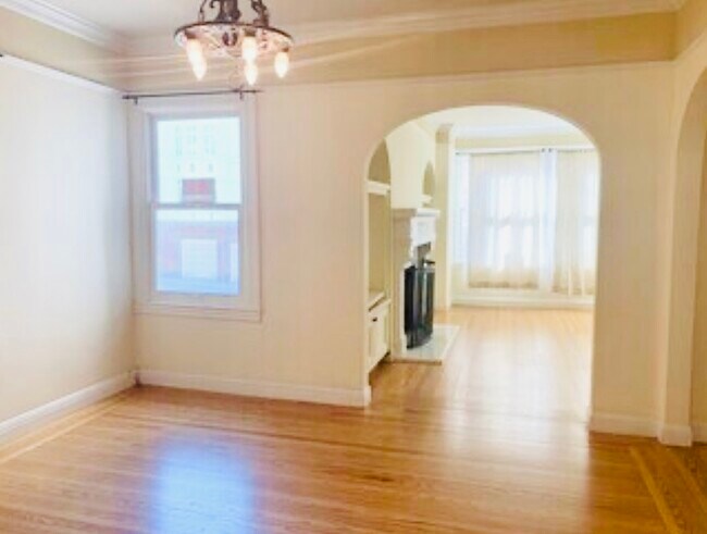 dining & living from kitchen - 2814 Baker St