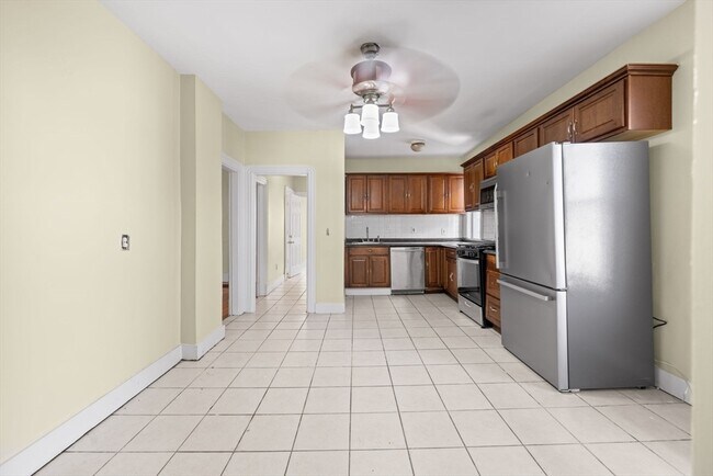 Building Photo - 427 Ferry St