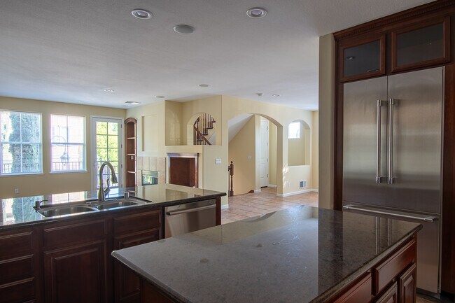 Building Photo - 749 Batista Dr
