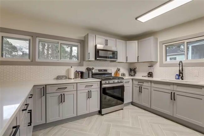 Building Photo - 1944 Cindy Dr