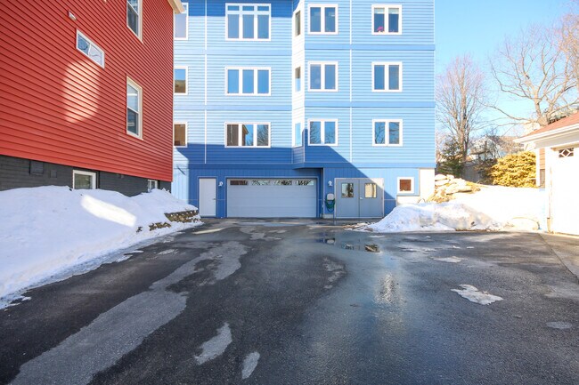 Building Photo - 5 Briggs St
