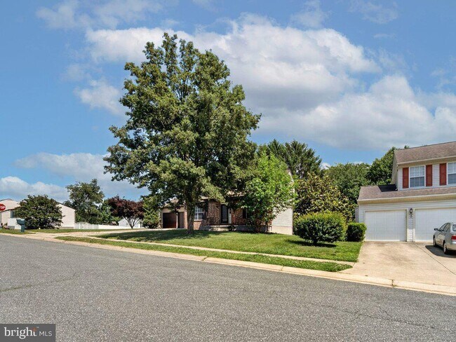 Building Photo - 801 High Plain Dr