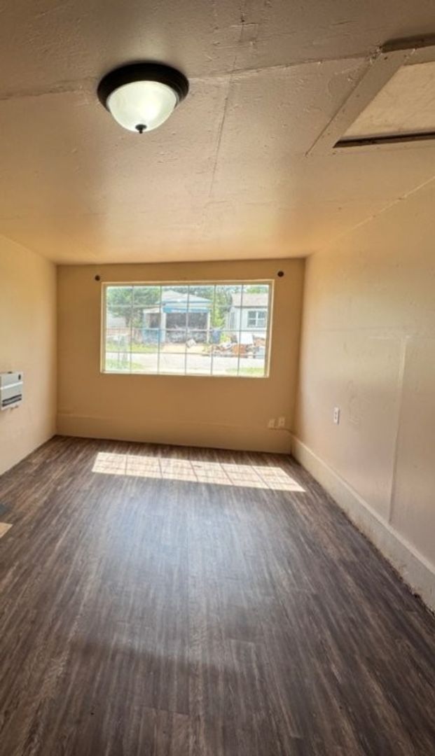 Building Photo - 2 bed one bath all new inside!
