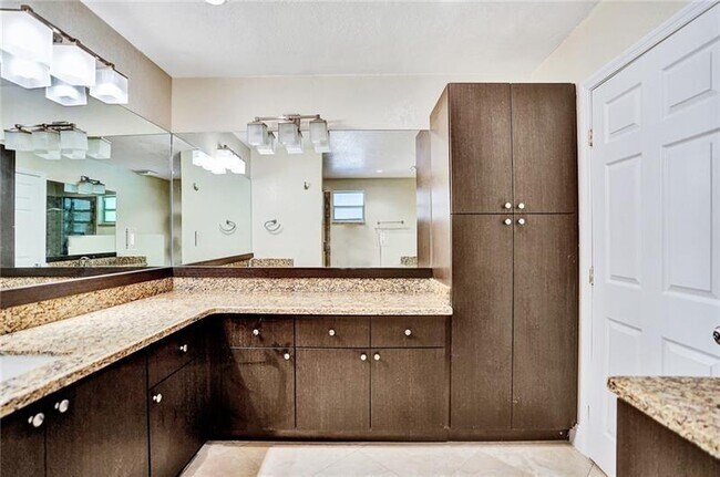 Building Photo - 5550 SW 130th Ave