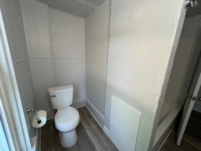 Building Photo - 353 Talbot Ave