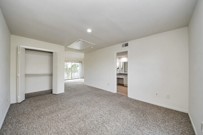 Building Photo - 1059 Country Pl Dr