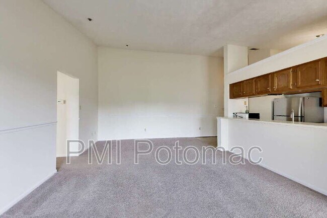 Building Photo - 605 Himes Ave