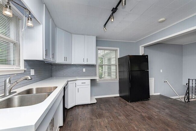 Building Photo - Great Broad Ripple Location With Fenced Backyard!
