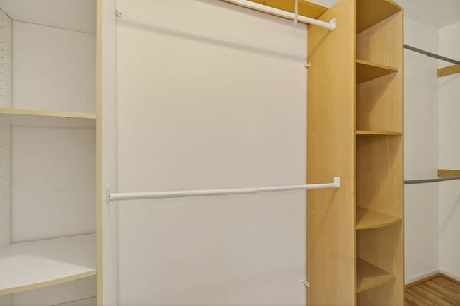 Building Photo - 207 Choisy Crescent