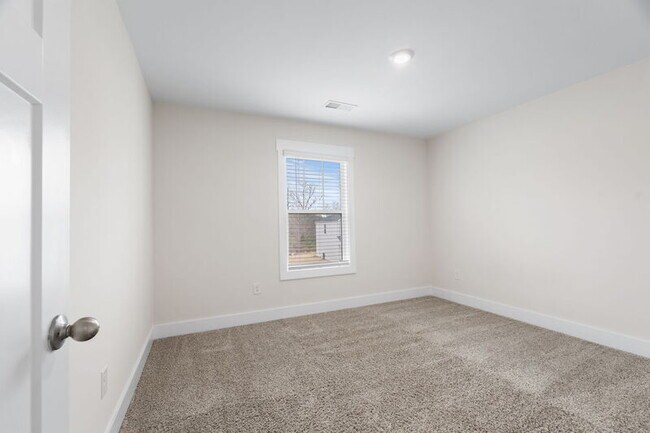 Building Photo - 216 Pewter Cir