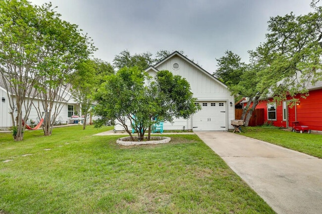 Building Photo - 1208 E 3rd St