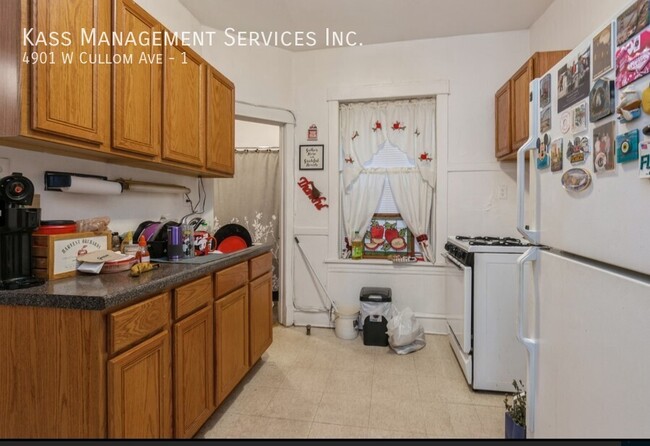 Primary Photo - 4901 W Cullom Ave