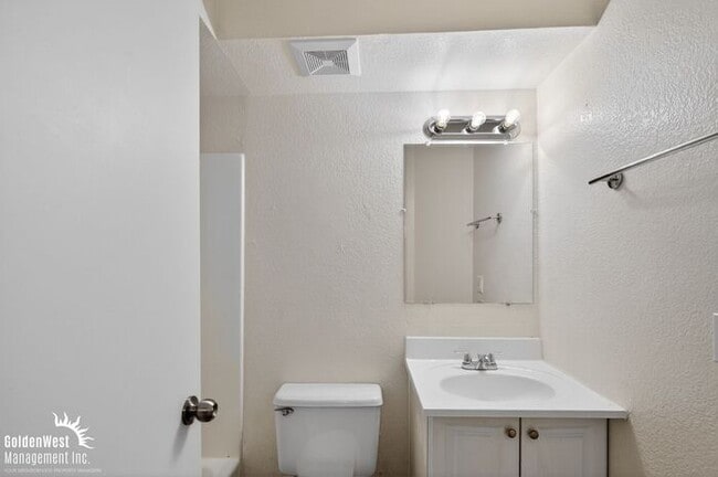 Building Photo - Stylish 2Bdm 1Ba Apartment with Fireplace in Phoenix - MI Special!