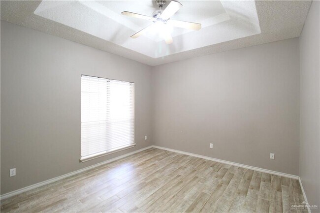 Building Photo - 17 Quamasia Ave