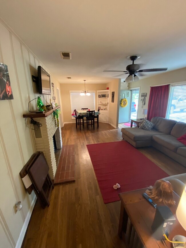 Building Photo - 318 Moore St