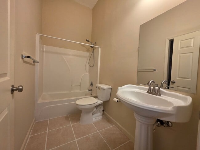 Building Photo - 1102 E 33rd St