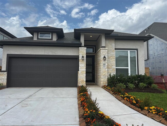 Building Photo - 10935 Cres Spg Dr