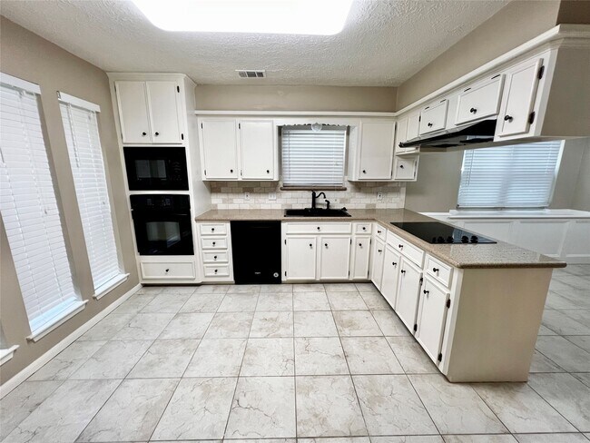 Building Photo - 17527 Forest Mist Dr