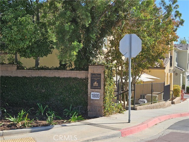 Building Photo - 1800 E Lakeshore Dr