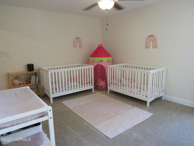 Building Photo - 425 Palisades Dr