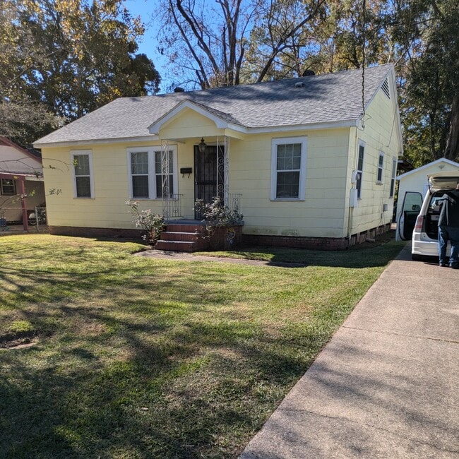 Building Photo - 5751 Beechwood Dr