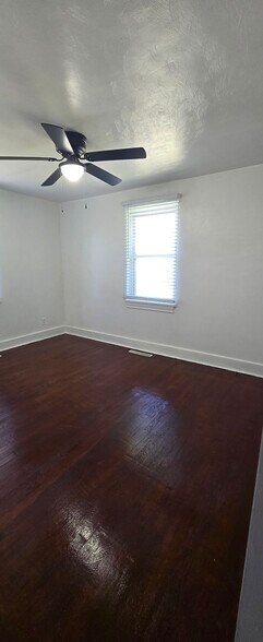 Building Photo - 818 Coolidge St