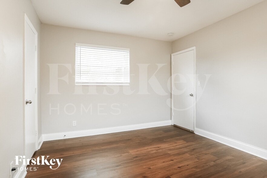 Building Photo - 6119 NW 18th Ct