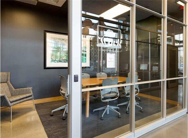 Building Photo - 420 W 3rd St