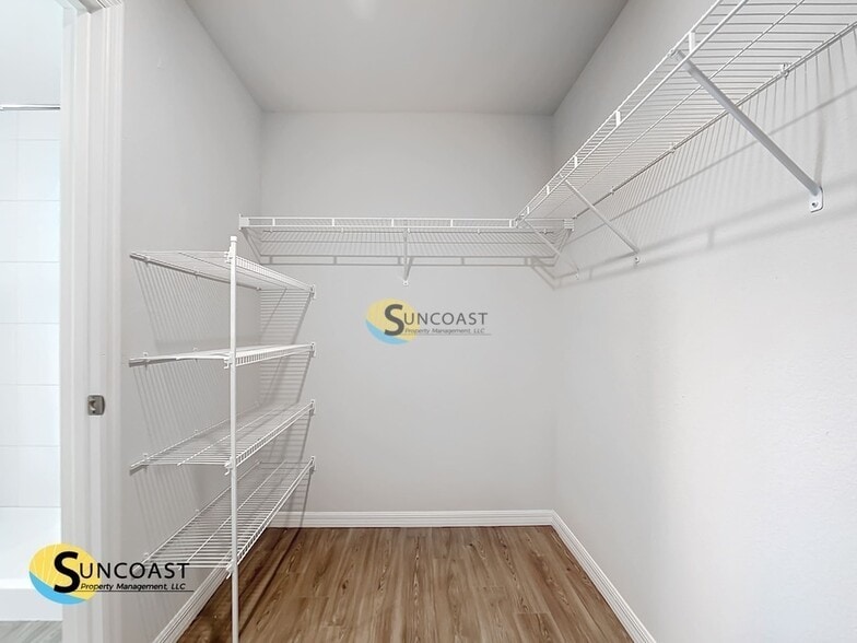 Building Photo - 1098 Bristol St