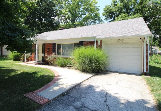 Primary Photo - 2 Bedroom 1 Bath Home In Prairie Village