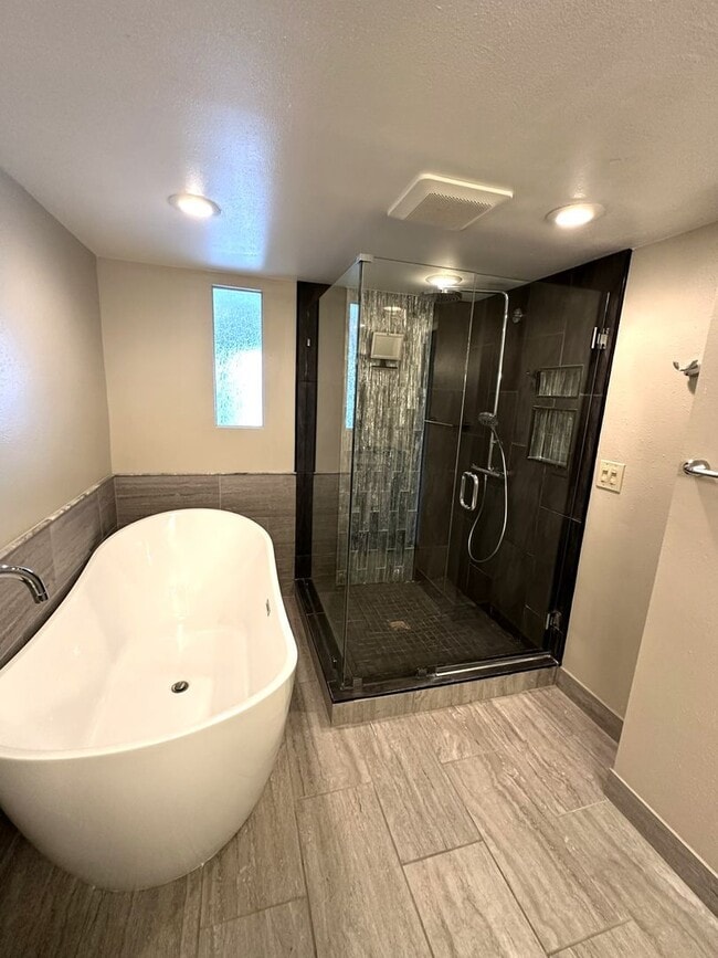 Building Photo - Tierra Verde WATERFRONT Annual Unfurn. 3BR 3BA 2 Car Tandem Garage Townhome w/SLIP