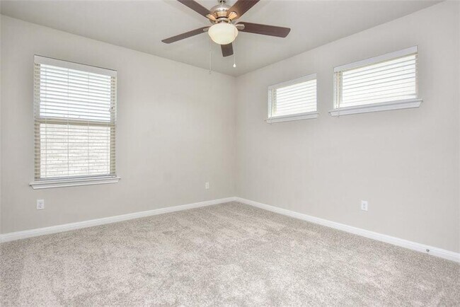Building Photo - 228 McFarland St