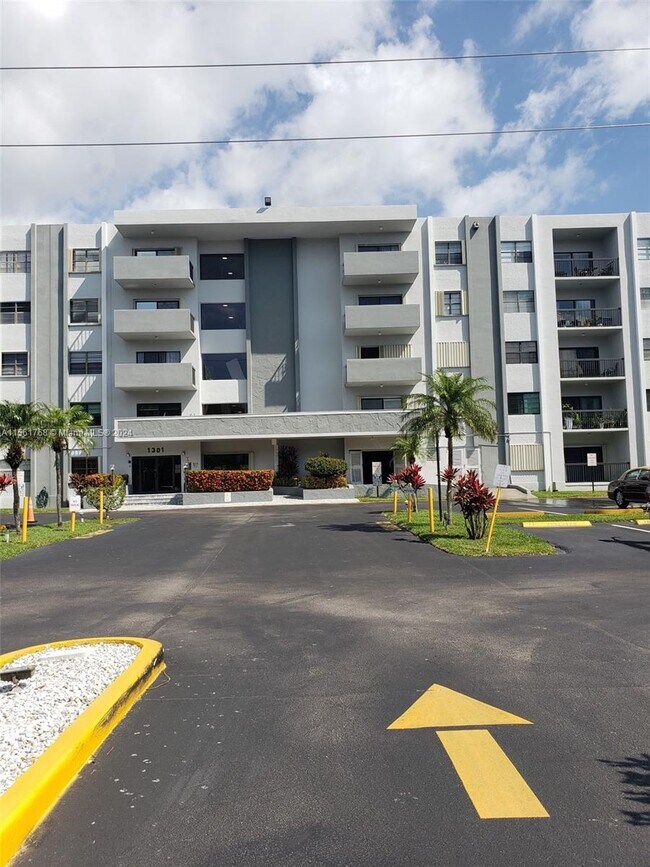 Building Photo - 1301 NE 7th St