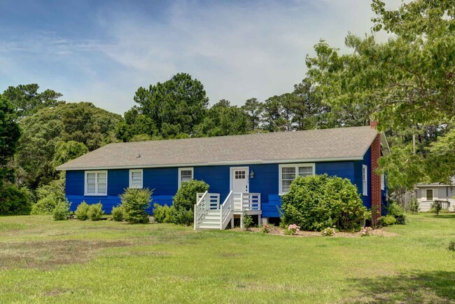 Building Photo - 4 Bedroom Home in Manteo!