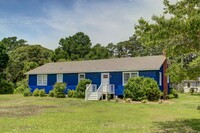 Building Photo - Furnished 4 Bedroom Home in Manteo!