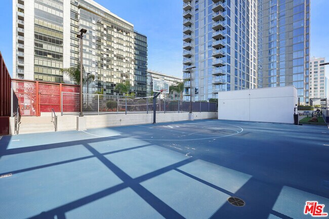 Building Photo - 1100 S Grand Ave