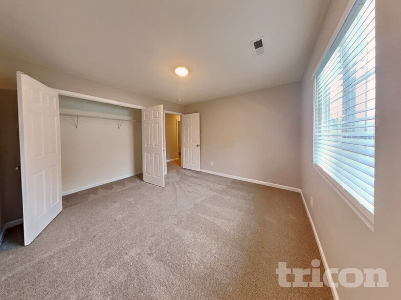 Building Photo - 314 Walnut Crossing Dr