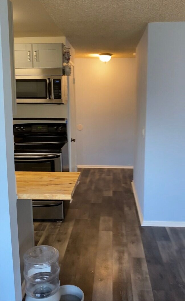 Building Photo - 318 S 174th Pl