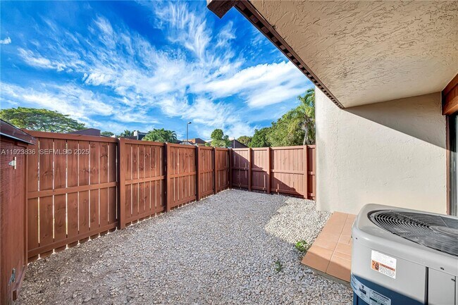 Building Photo - 6864 SW 114th Pl