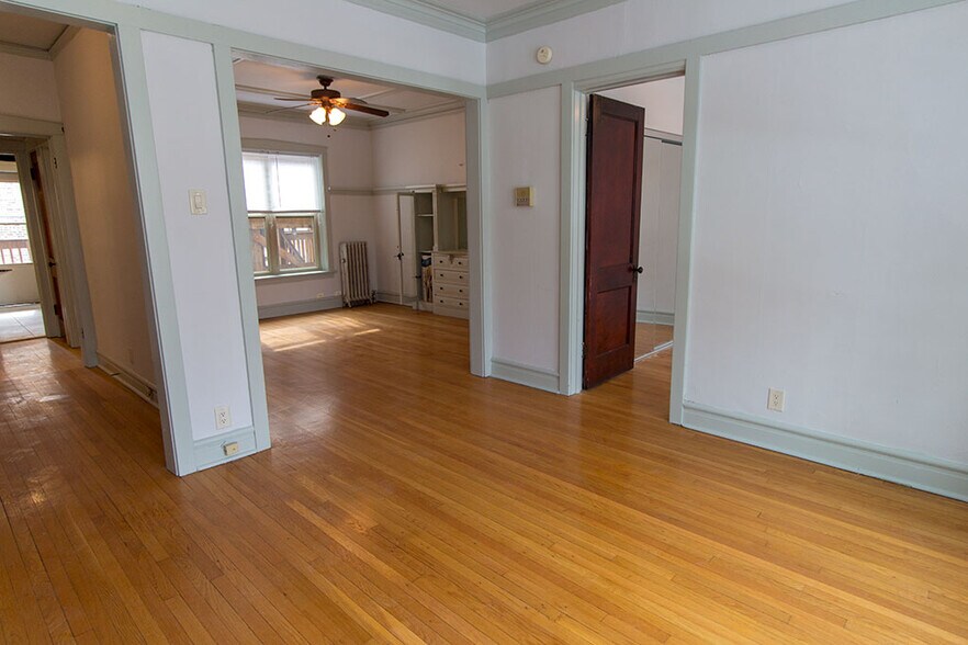 Building Photo - 1355 W Winona St