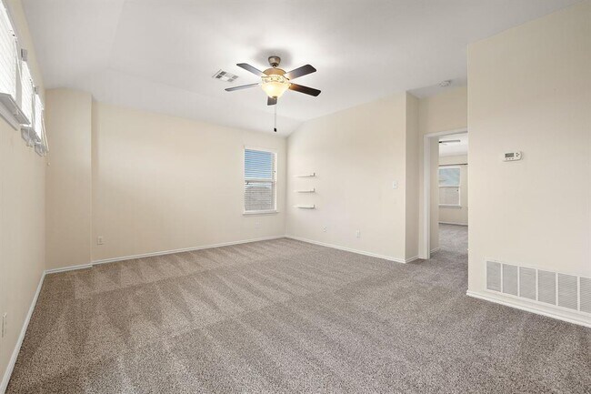 Building Photo - 713 Carillion Dr