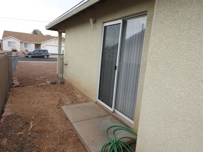 Building Photo - Three bedroom home