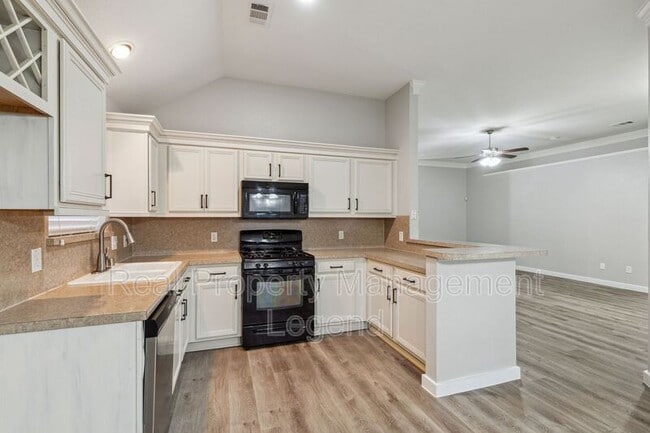 Building Photo - 1800 Meadow Lark Ln
